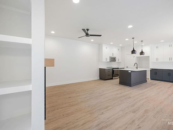 4th image of 18 Ogden St