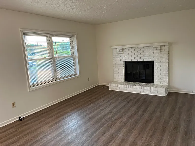 2133 Woodleaf St #2 — Photo 5