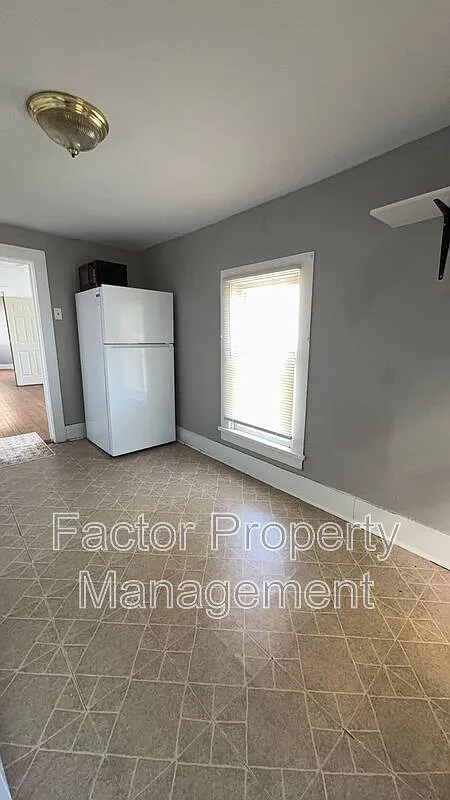 3 bed, 1.0 bath, 1068 sqft, $1,095 — Photo 4