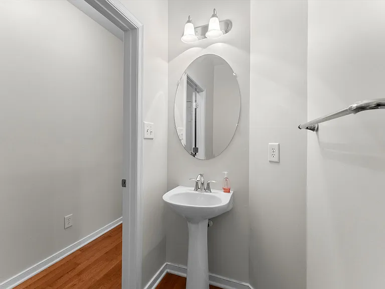Downstairs 1/2 Bath