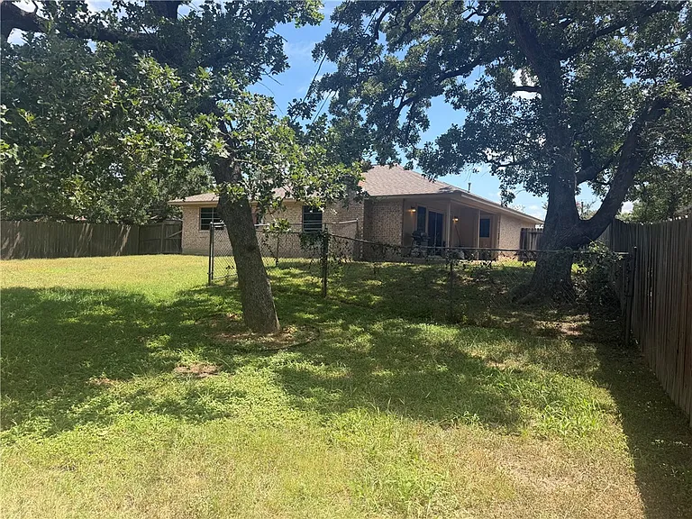 3010 Normand Dr — Photo 22