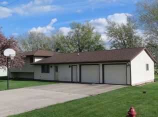 417 Olk Dr, Latimer, IA 50452