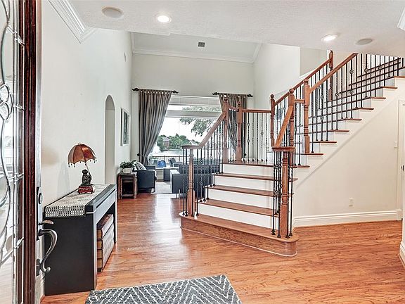 4th image of 6018 Stratford Gardens Dr