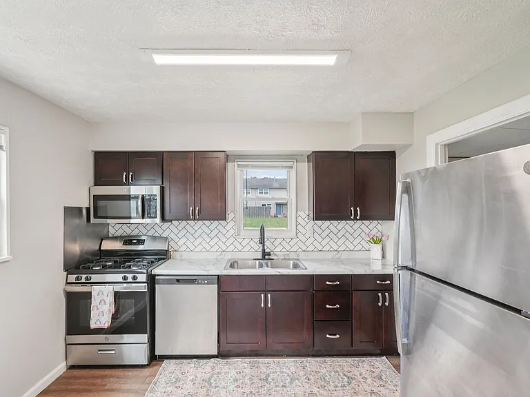 Columbus Crossing Townhomes — Photo 12