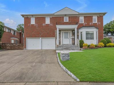 2 Hunt Ct, Roslyn, NY, 11576