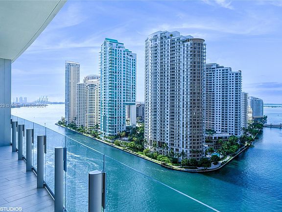 3rd image of 300 Biscayne Boulevard Way #1706
