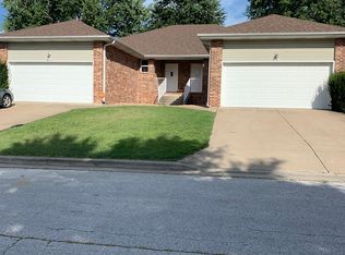 1724 S 10th Ave, Ozark, MO 65721