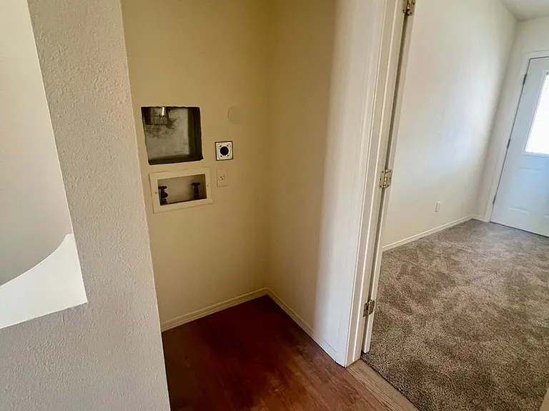 Modern Condo-Style Living Near Nob Hill & UNM $300 Off Move-In Special at The Spirals Apartments — Photo 10
