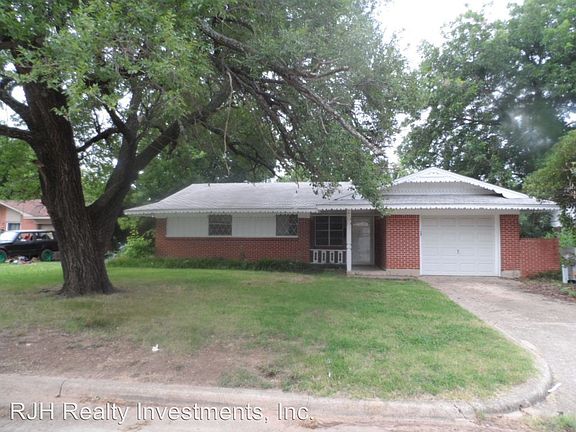 2nd image of 1214 Charleston Ct