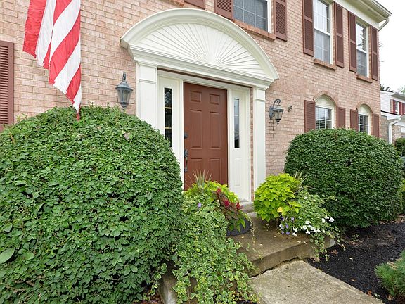 3rd image of 10270 Meadowknoll Dr