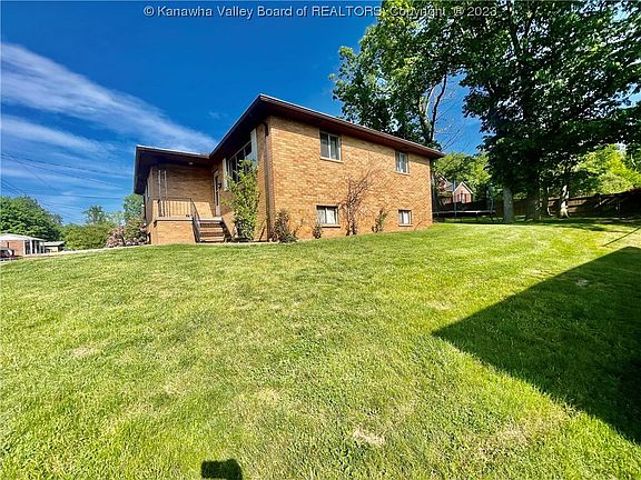 3rd image of 1325 Village Dr