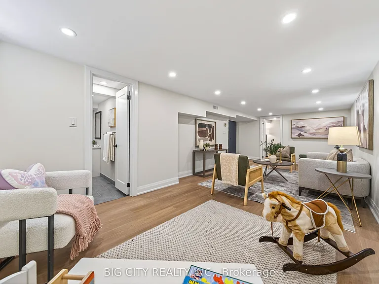 26 Carondale Cres — Photo 40