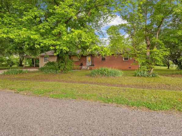 709 N Maple St, Konawa, OK 74849