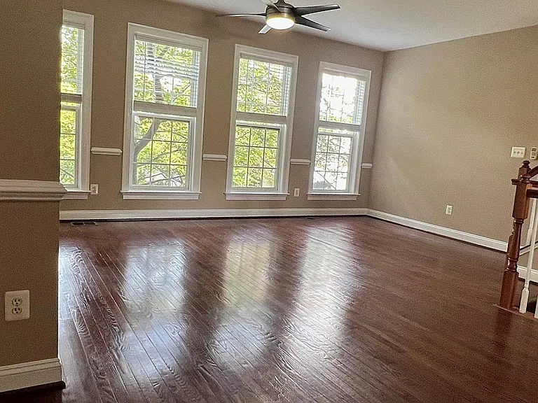 44314 Cornish Ln — Photo 10