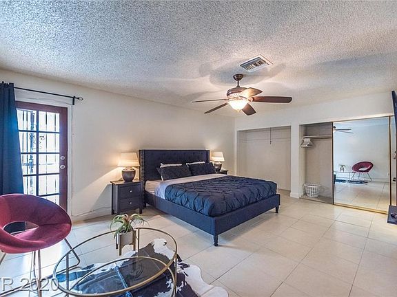 3rd image of 3087 Desmond Ave