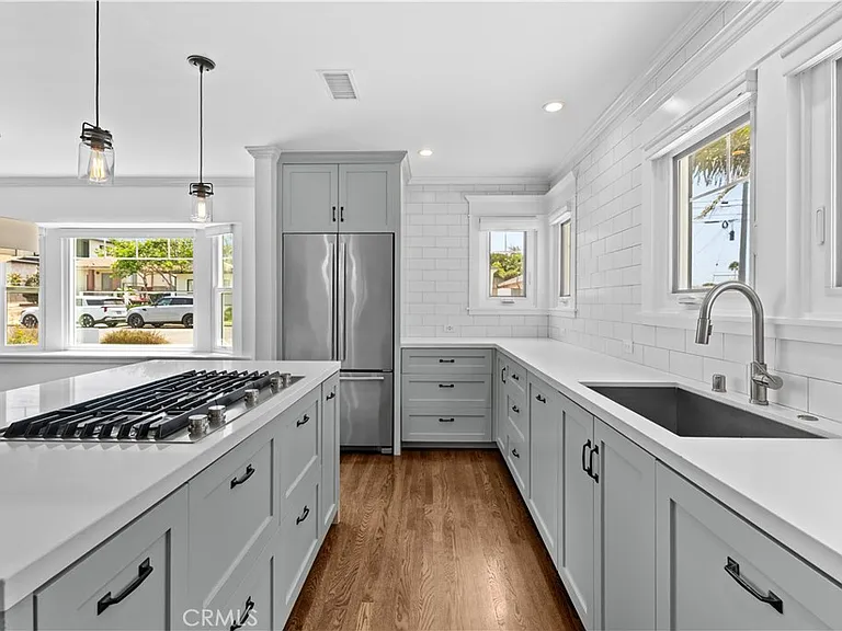 659 W Sycamore Ave — Photo 6