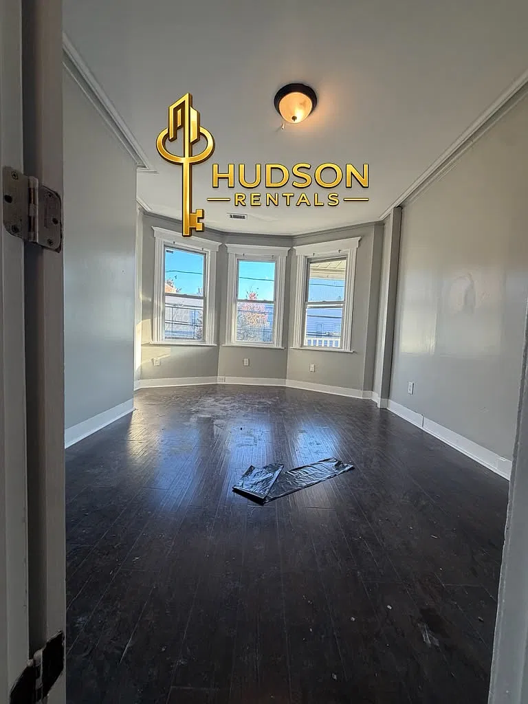 4 bed, 1200 sqft, $2,650 — Photo 3