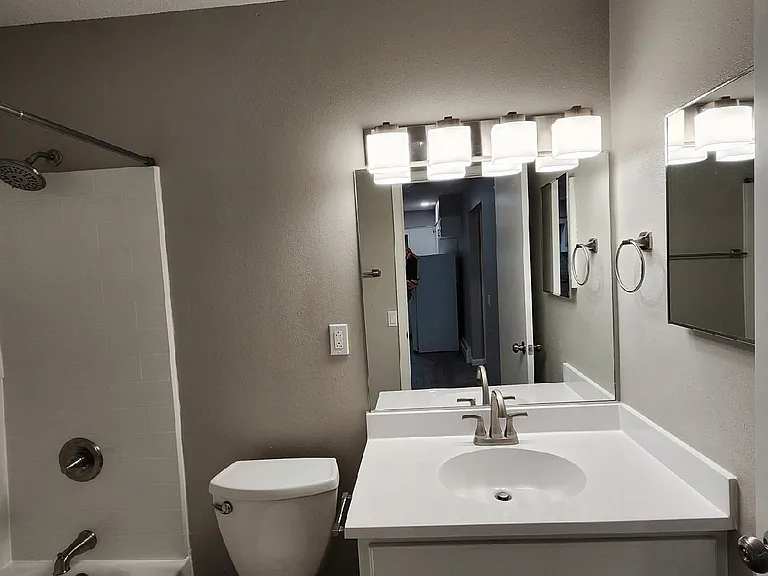 706 S Center St #4 — Photo 7
