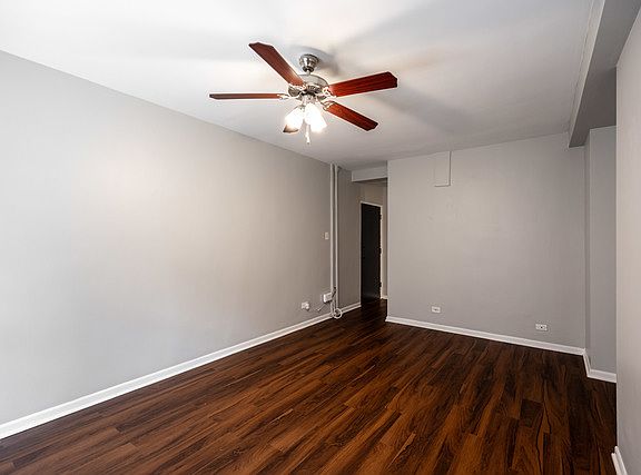2nd image of 1123 N La Salle Dr #217
