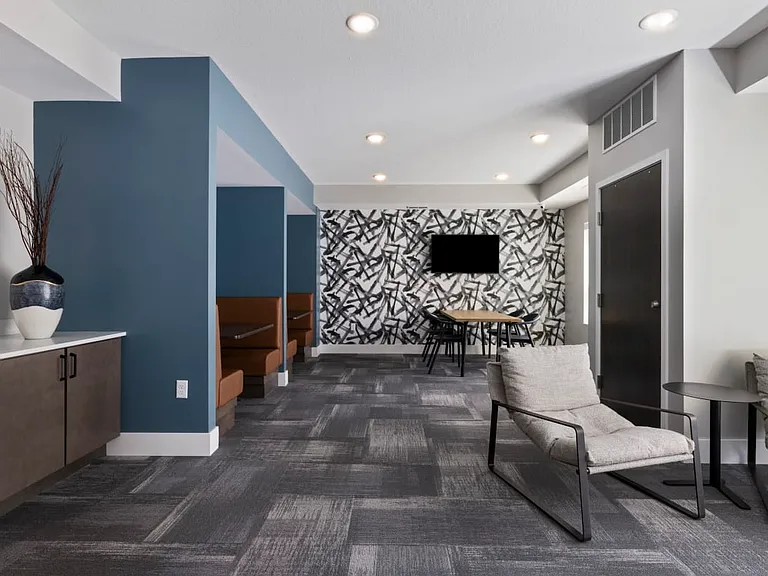 Axle Apartments — Photo 13