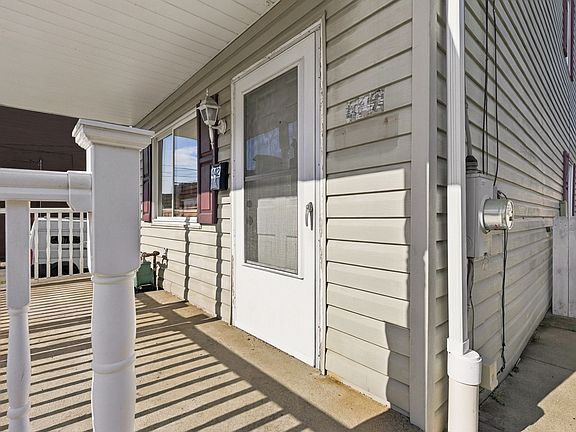 4th image of 442 Pearl St