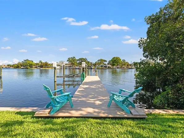 292 Sunlit Cove Dr NE, Saint Petersburg, FL 33702