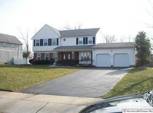 25 Manor Ct, Manalapan, NJ 07726