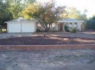 785 Green Acres Ln, Bosque Farms, NM 87068
