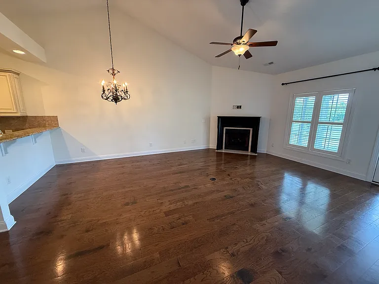 1102 Kinloch Dr — Photo 6
