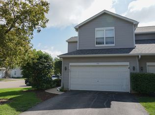 143 Woodland Cir, North Aurora, IL 60542