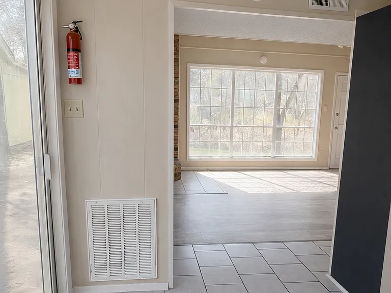 255 Washington Dr — Photo 10