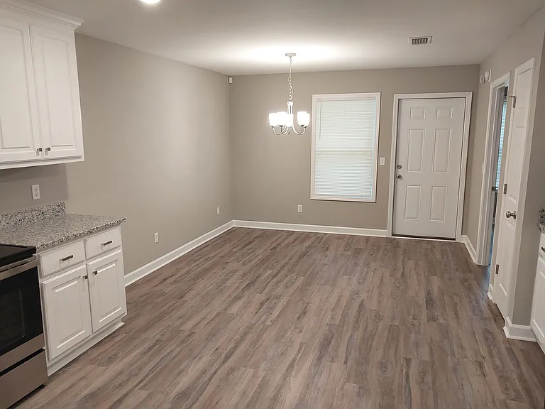 454 Oak St #B — Photo 3