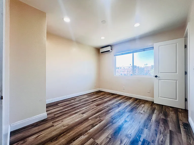 172 N Mariposa Ave #C — Photo 9