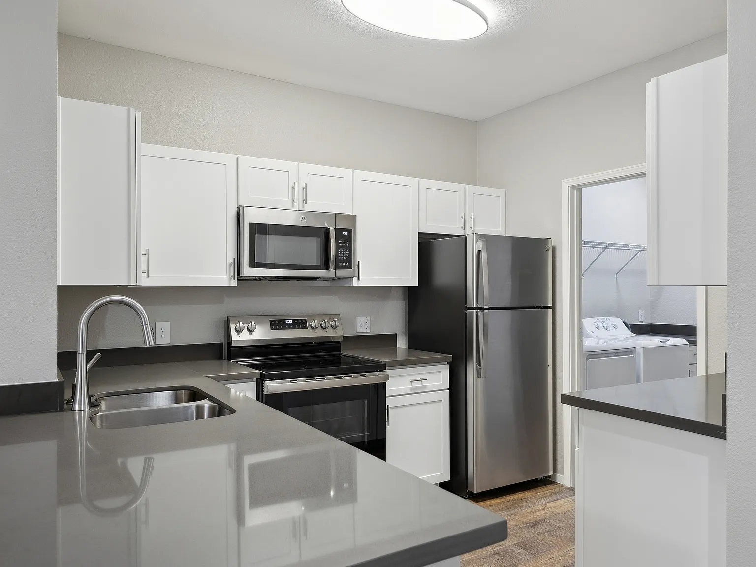 Cross Pointe Apartment Homes — Photo 2