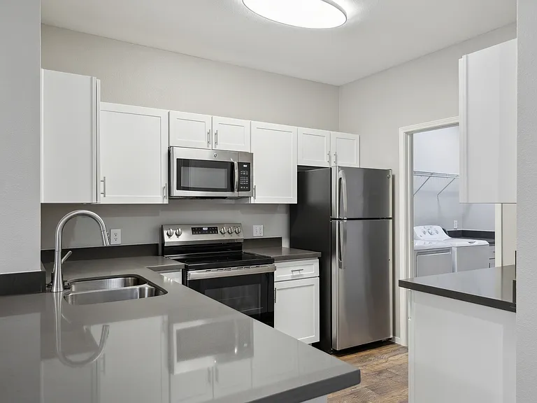 Cross Pointe Apartment Homes — Photo 2