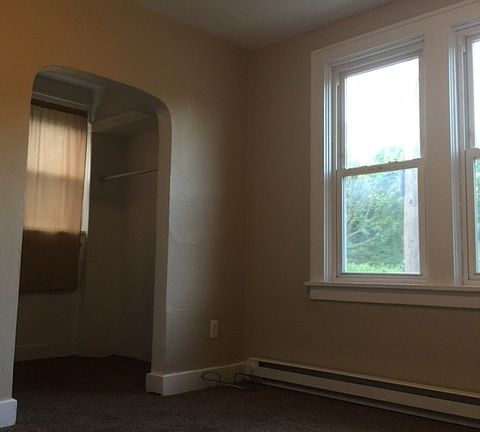 Master Bedroom w/ Walkin Closet