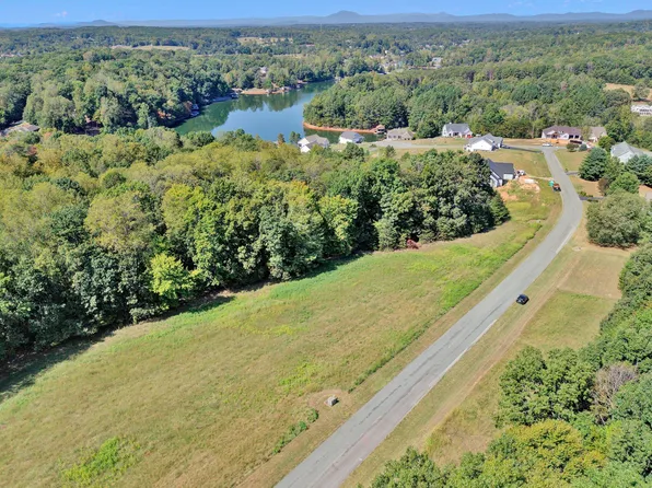 21 Camellia Pl, Moneta, VA 24121