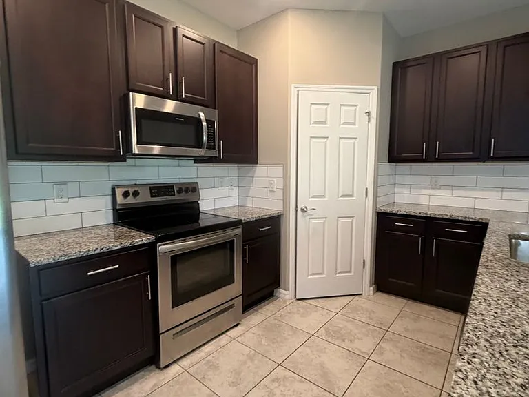 1039 San Cristobal Ave — Photo 9
