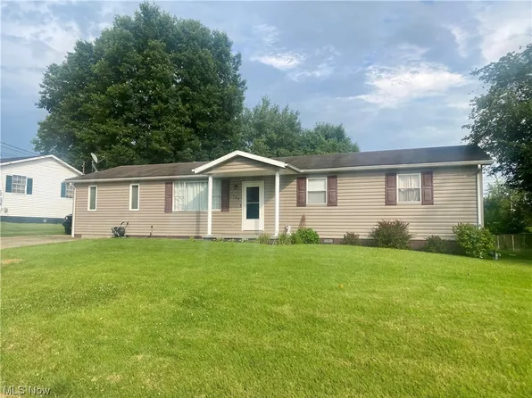 132 Locust Dr, Mineral Wells, WV 26150