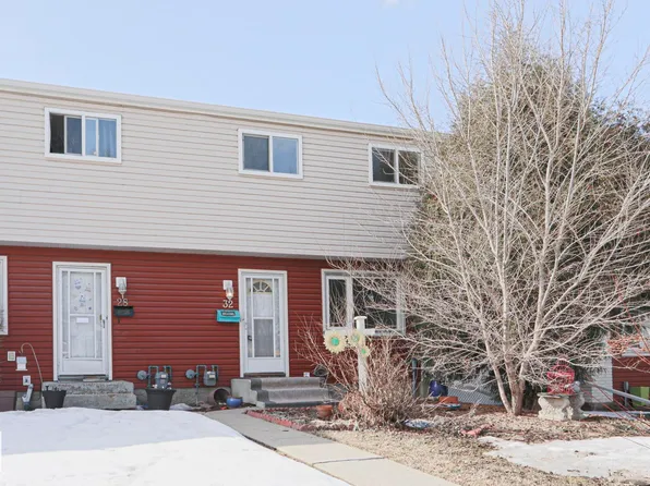 32 Habitat Cres NW, Edmonton, AB T5A 2X7