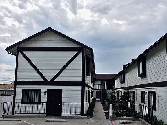 3rd image of 1940 Wallace Ave APT 2