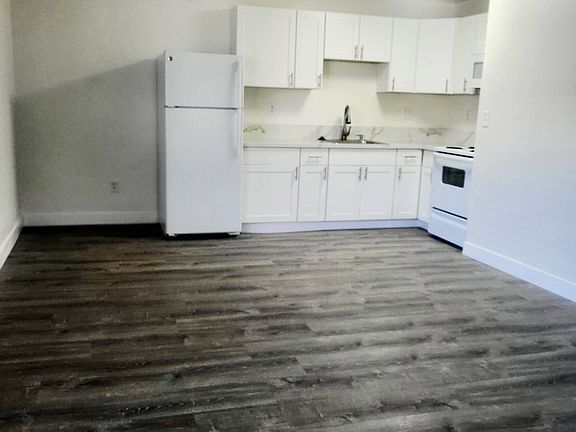 3rd image of 1742 Diamond St APT 15