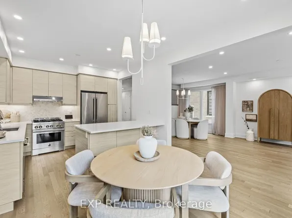 6 Byblos Ct, East Gwillimbury, ON L9N 0T3