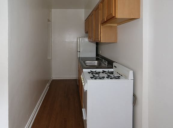 2nd image of 4641 N Paulina St #208
