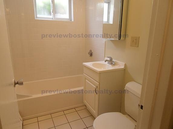 2nd image of 69 Chiswick Rd #D2