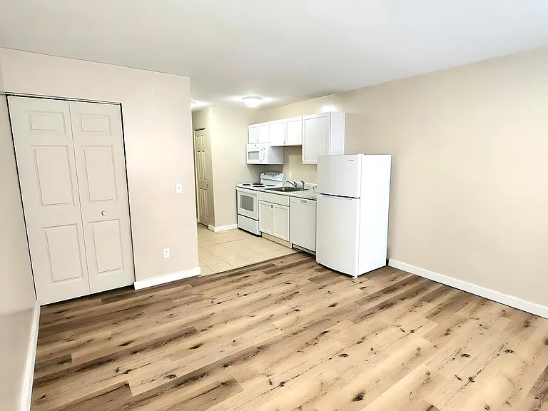 Keller Flats — Photo 32