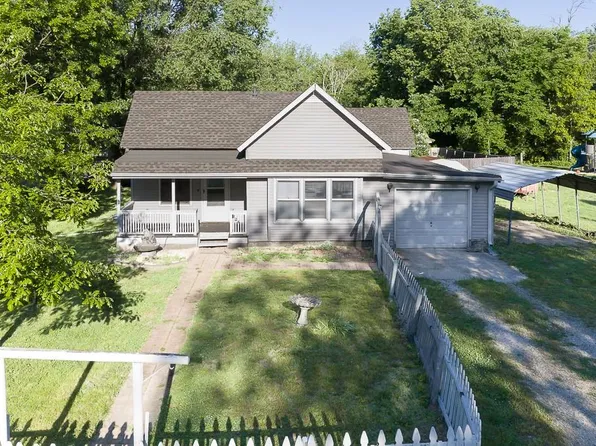 124 Gould St, Tonganoxie, KS 66086