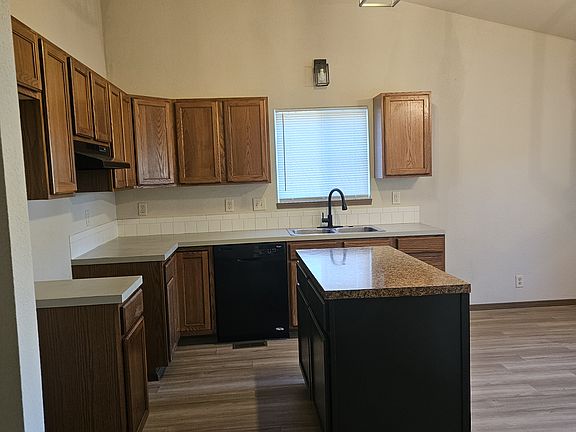 5th image of 1010 Cedar Point Cir
