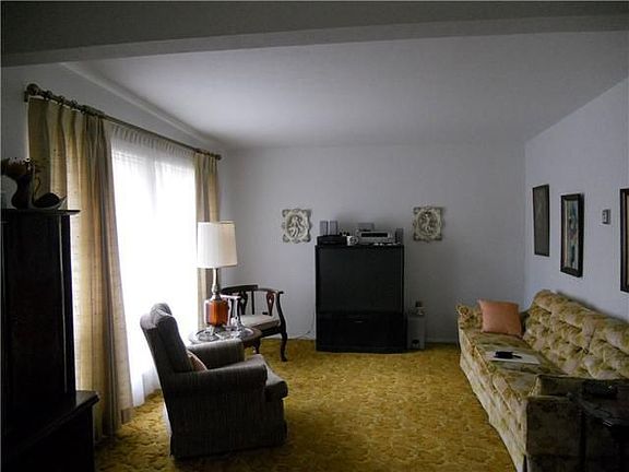 2nd image of 5221 Chateau Ave