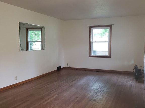 3rd image of 327 N Roosevelt St